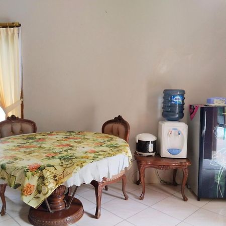 Villa Yustisia Curug 7 Cilember Cisarua Exterior foto