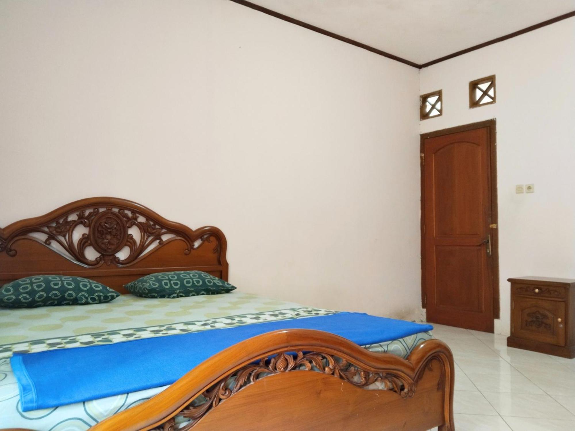 Villa Yustisia Curug 7 Cilember Cisarua Exterior foto