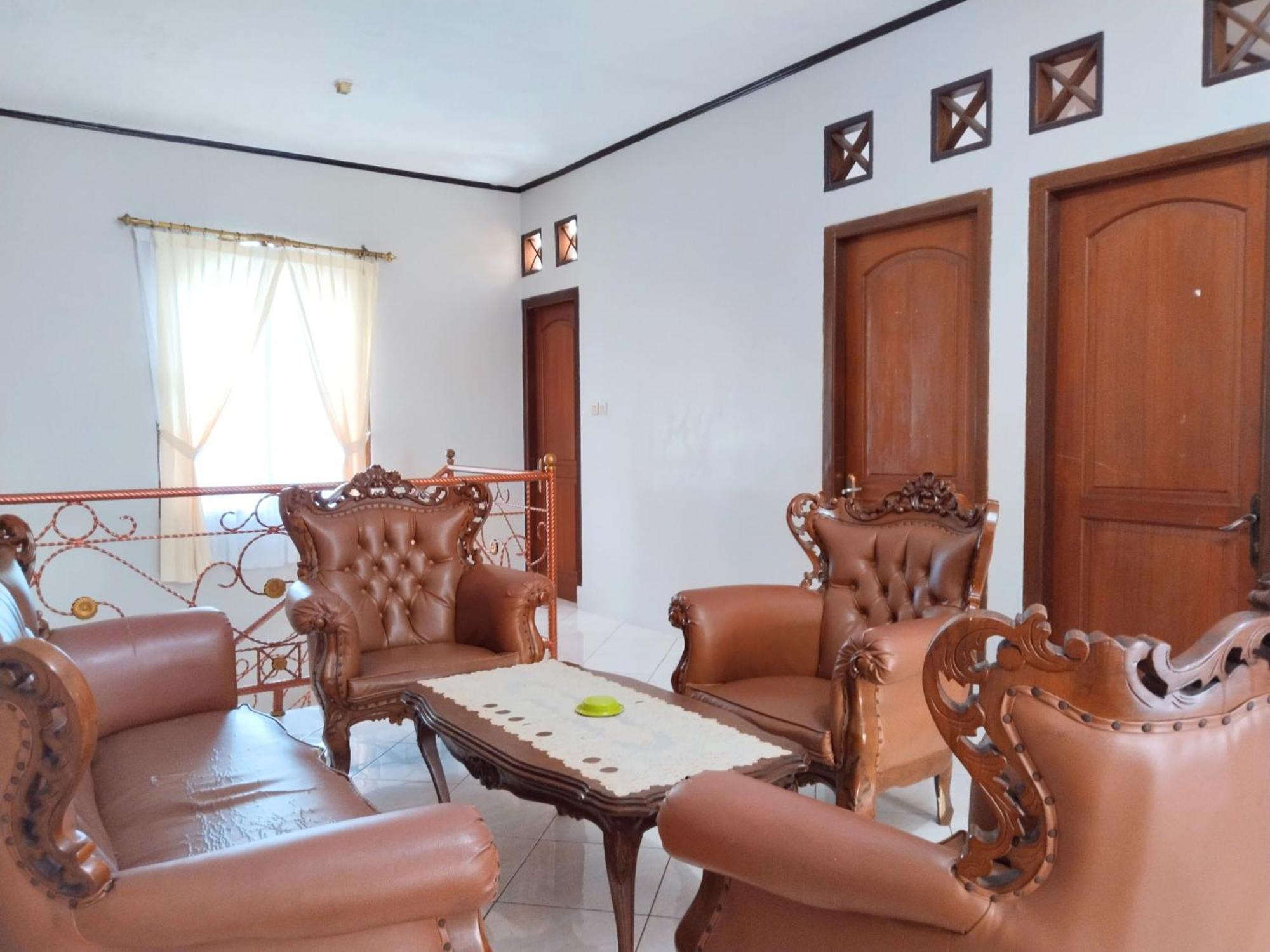 Villa Yustisia Curug 7 Cilember Cisarua Exterior foto