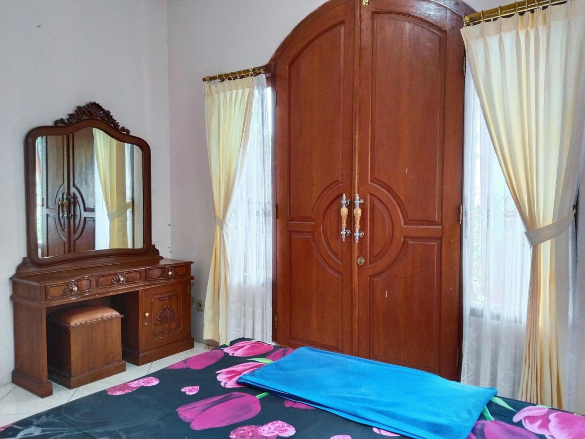 Villa Yustisia Curug 7 Cilember Cisarua Exterior foto