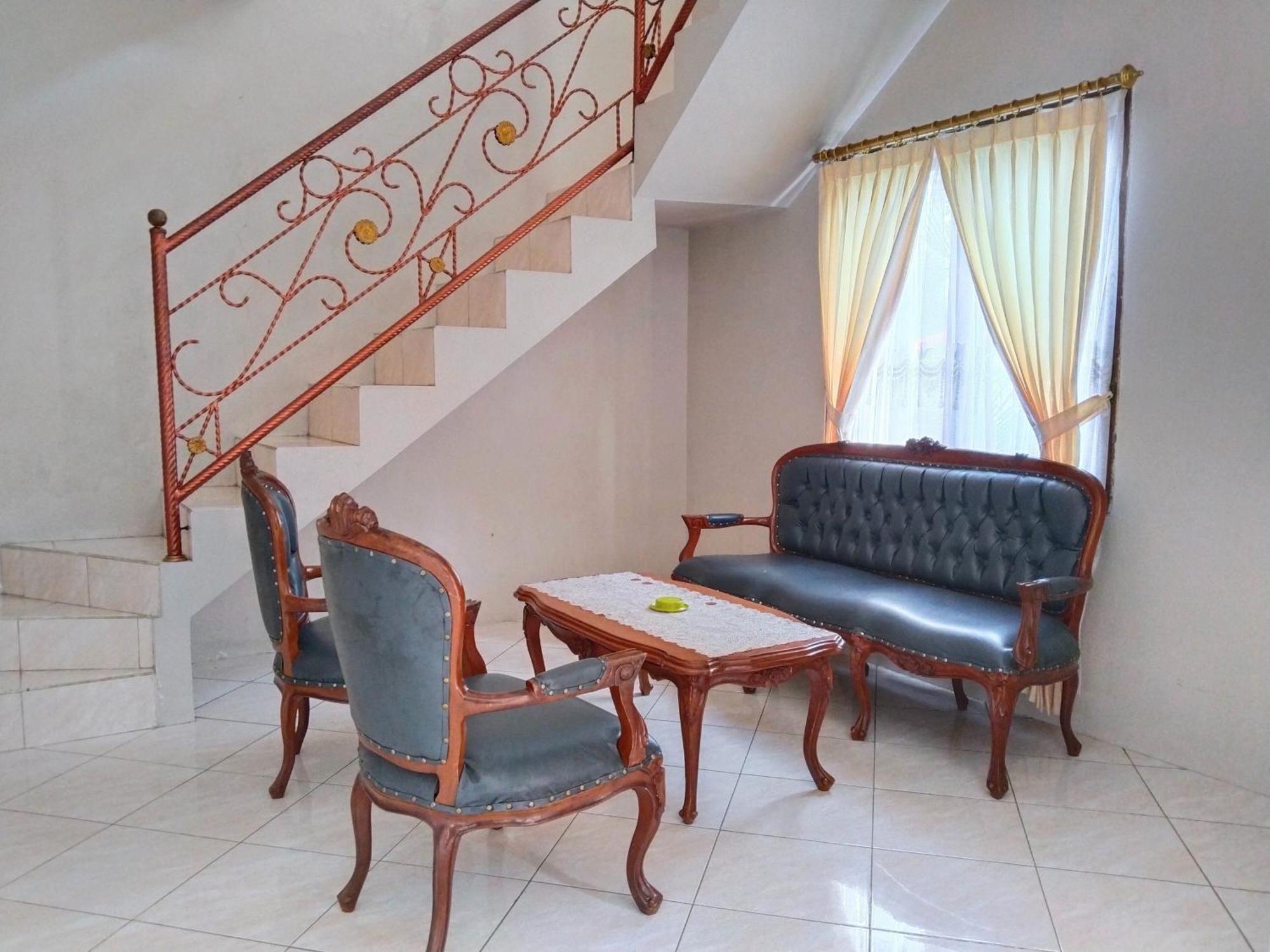 Villa Yustisia Curug 7 Cilember Cisarua Exterior foto