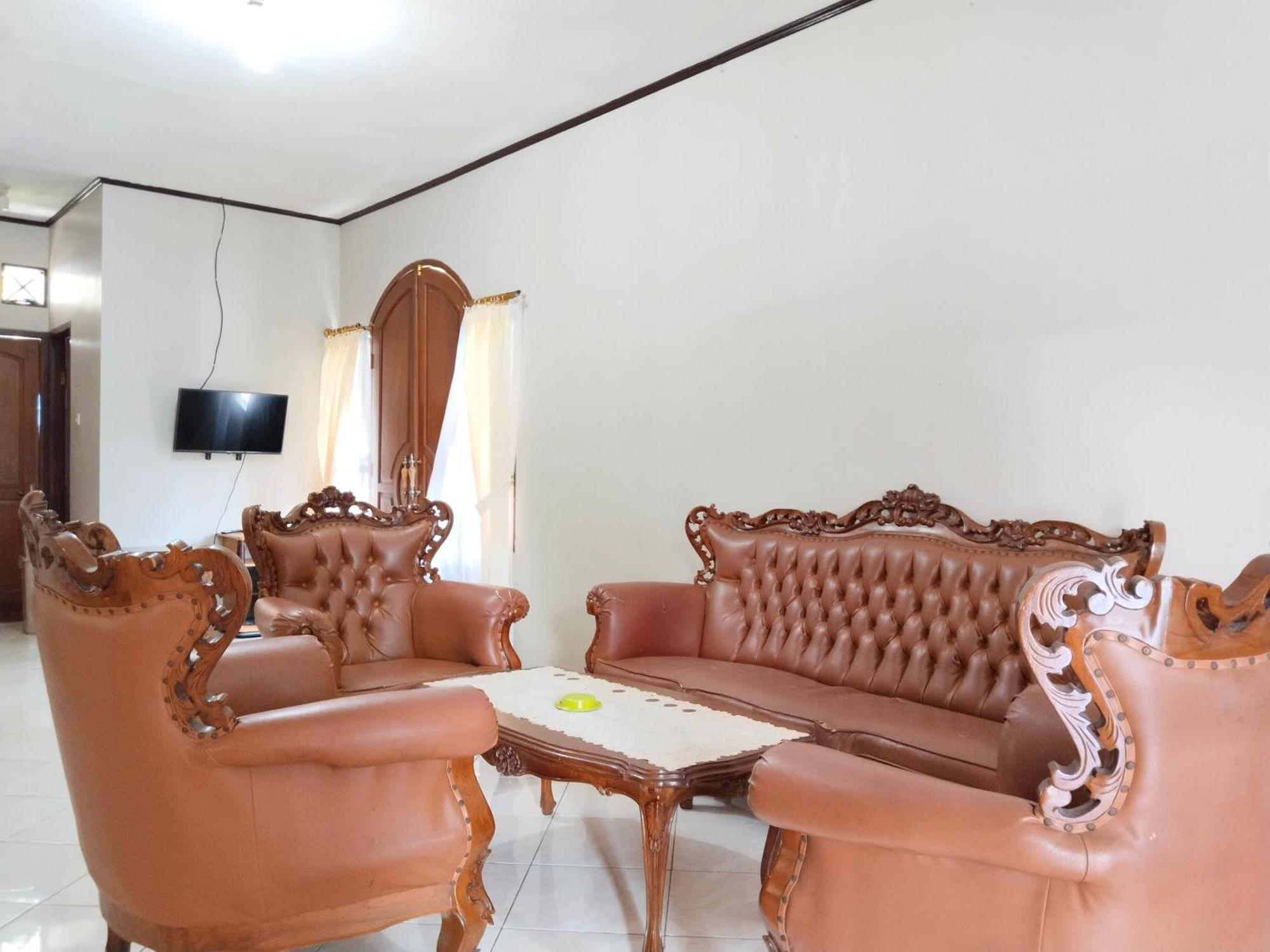 Villa Yustisia Curug 7 Cilember Cisarua Exterior foto