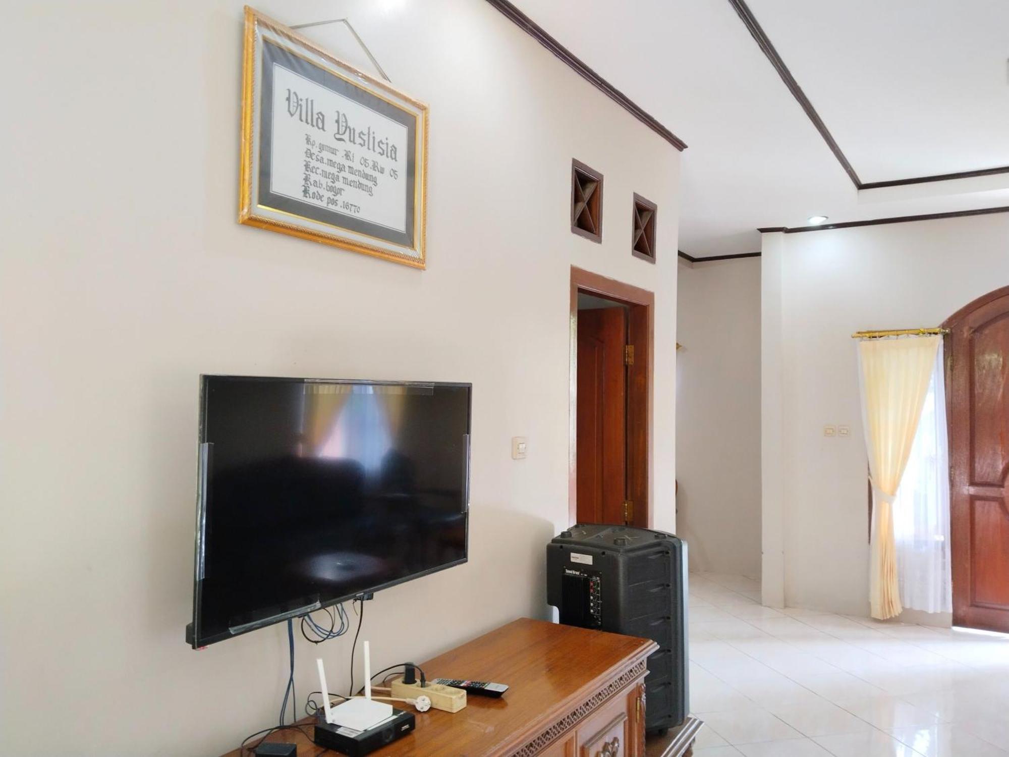 Villa Yustisia Curug 7 Cilember Cisarua Exterior foto