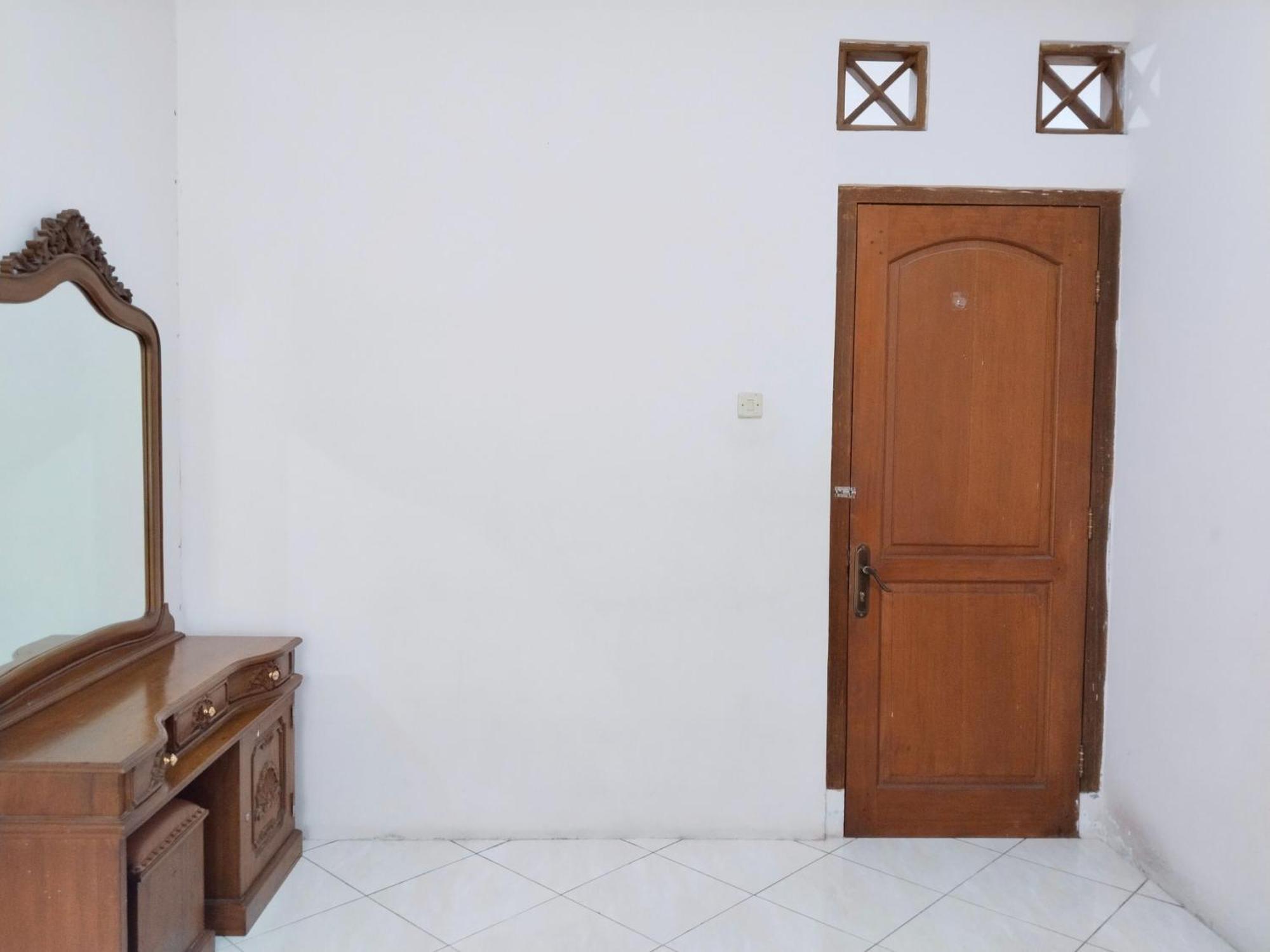 Villa Yustisia Curug 7 Cilember Cisarua Exterior foto