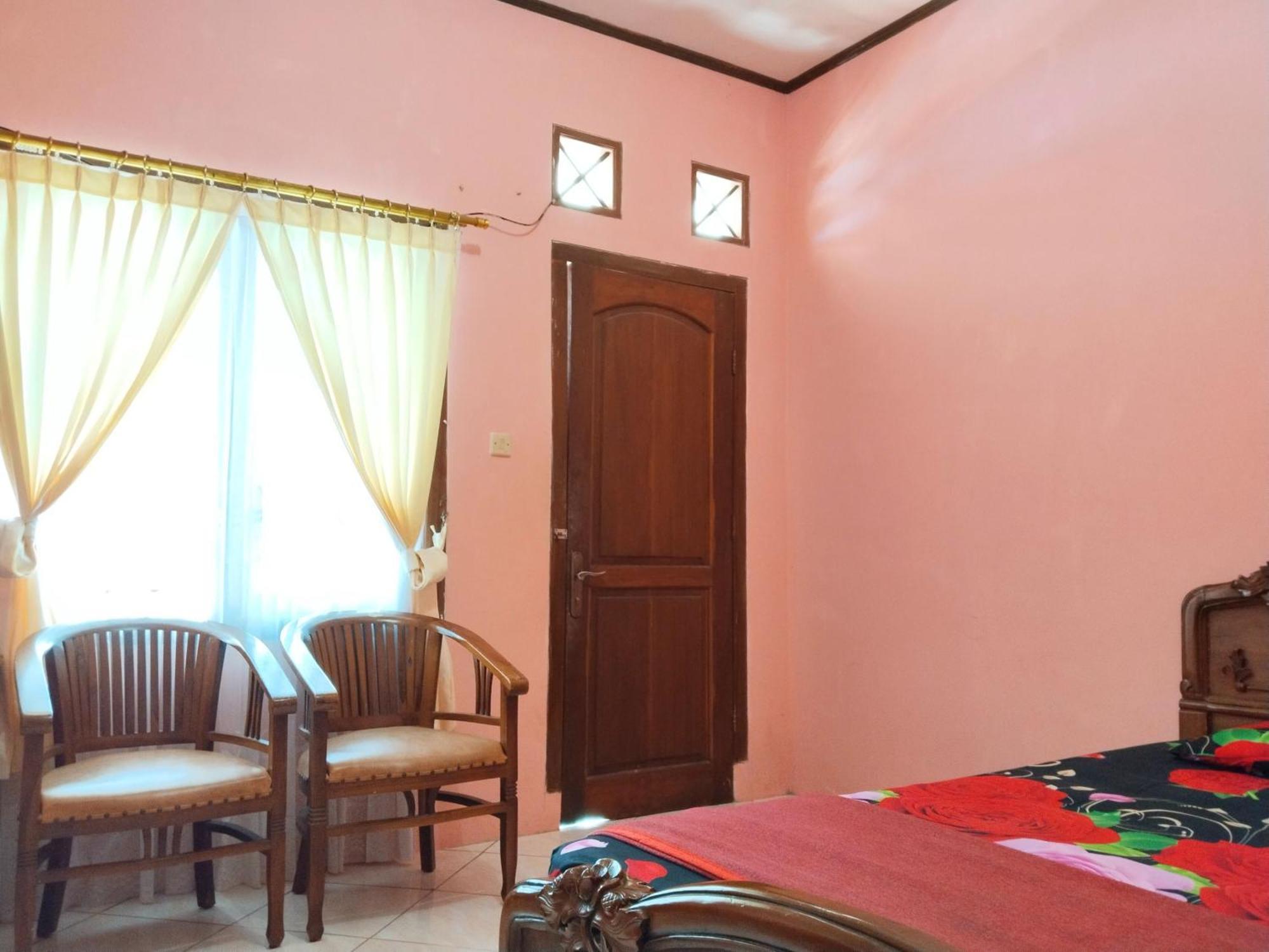 Villa Yustisia Curug 7 Cilember Cisarua Exterior foto