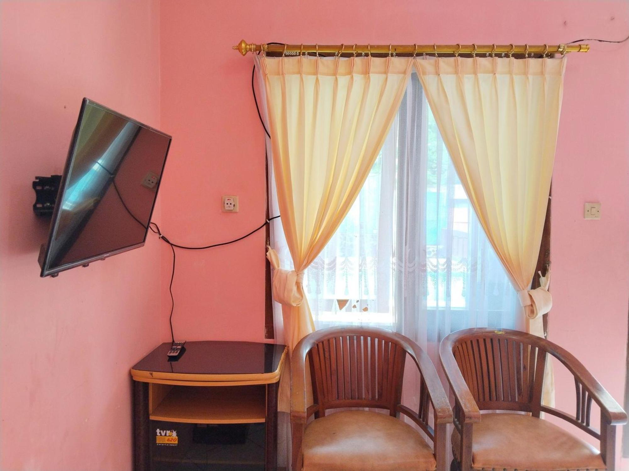 Villa Yustisia Curug 7 Cilember Cisarua Exterior foto