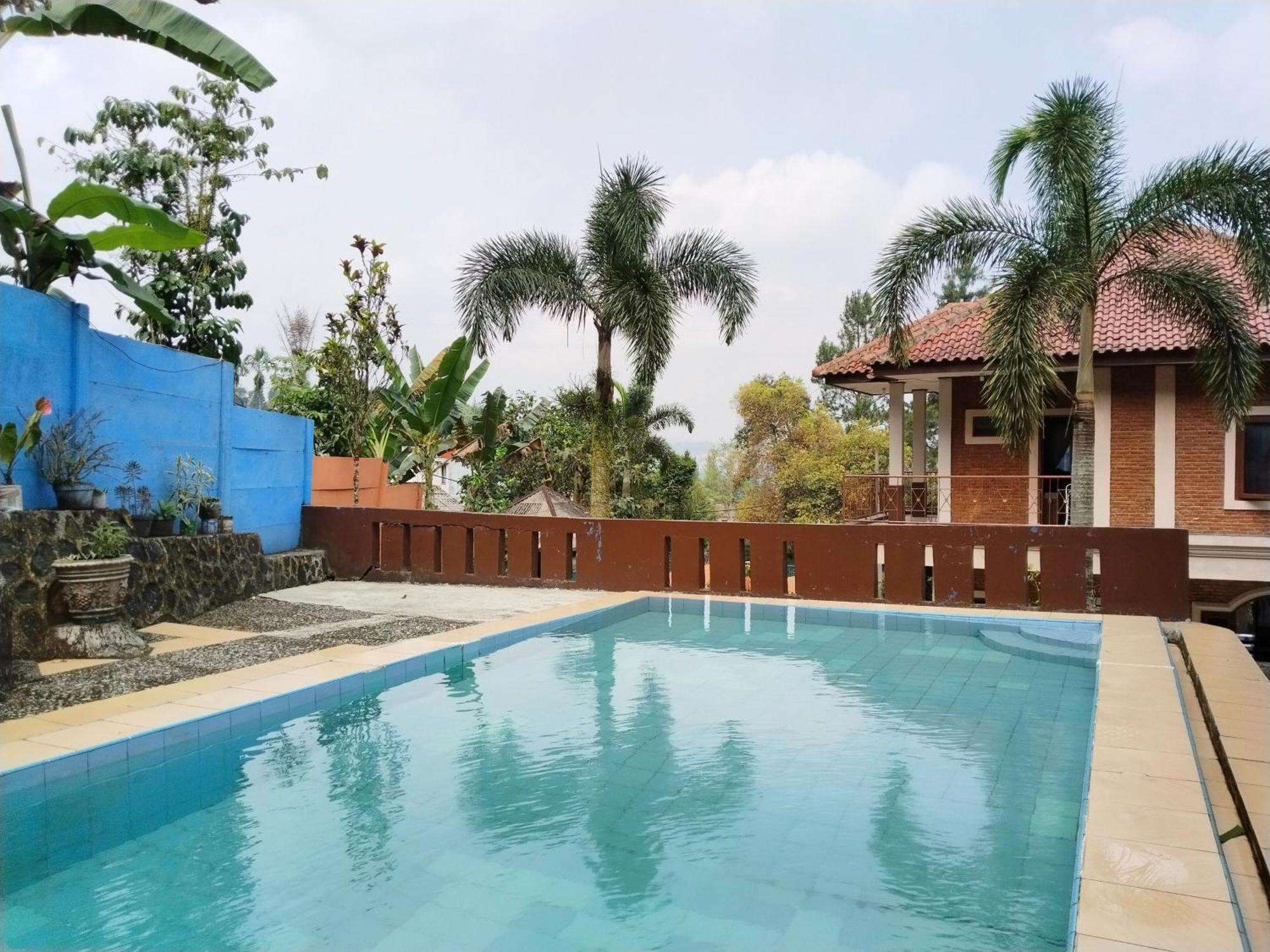 Villa Yustisia Curug 7 Cilember Cisarua Exterior foto