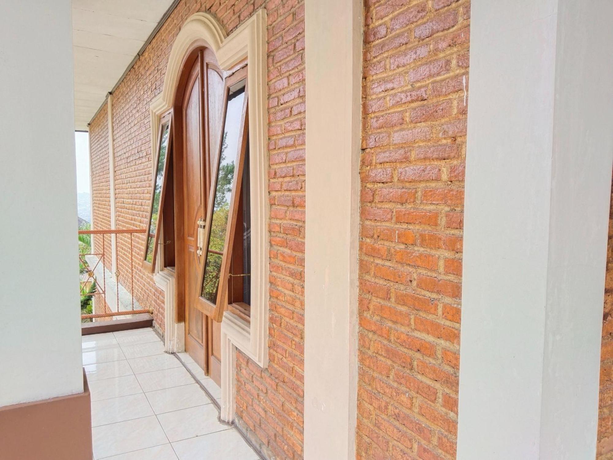 Villa Yustisia Curug 7 Cilember Cisarua Exterior foto