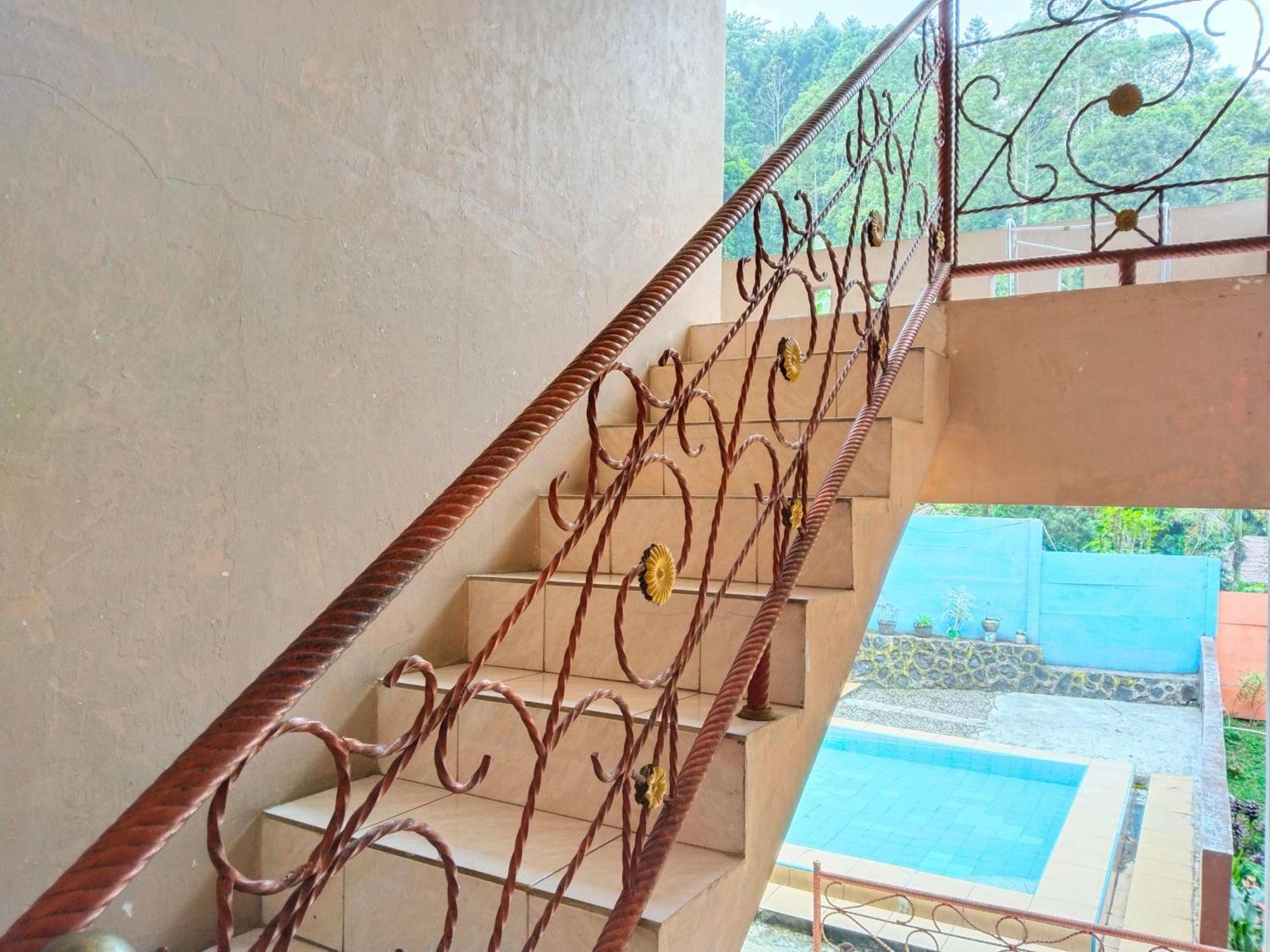 Villa Yustisia Curug 7 Cilember Cisarua Exterior foto