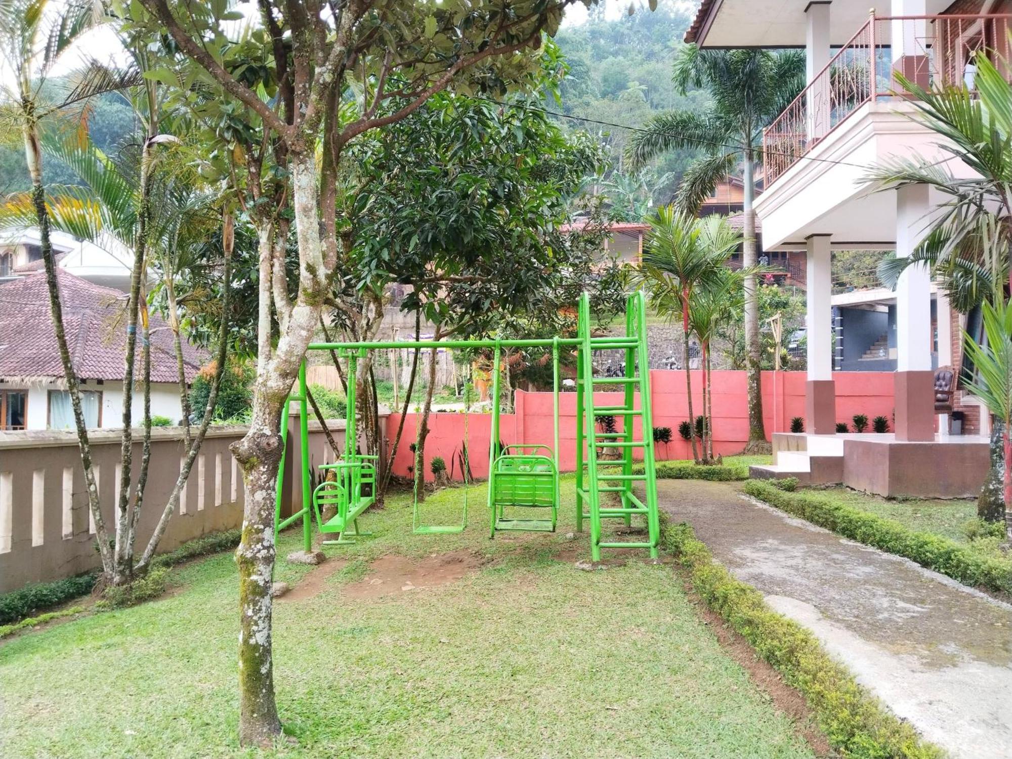 Villa Yustisia Curug 7 Cilember Cisarua Exterior foto