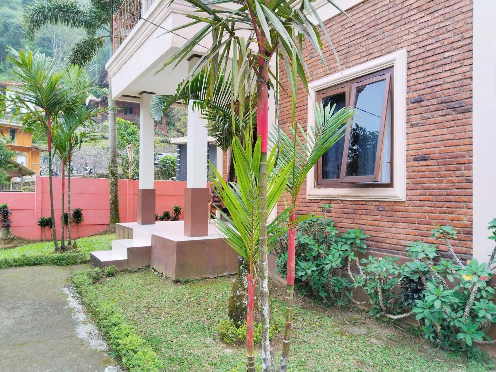 Villa Yustisia Curug 7 Cilember Cisarua Exterior foto