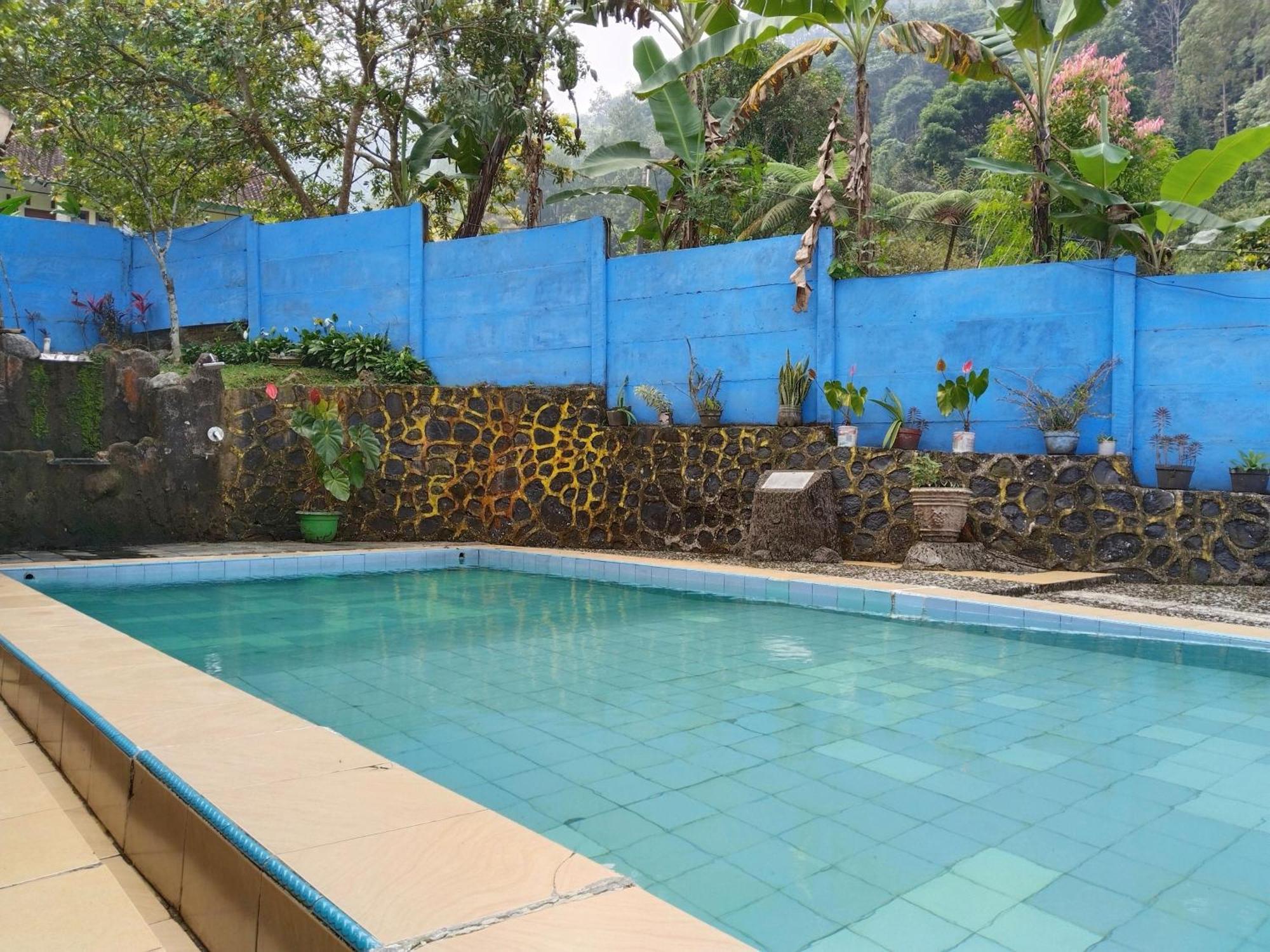 Villa Yustisia Curug 7 Cilember Cisarua Exterior foto