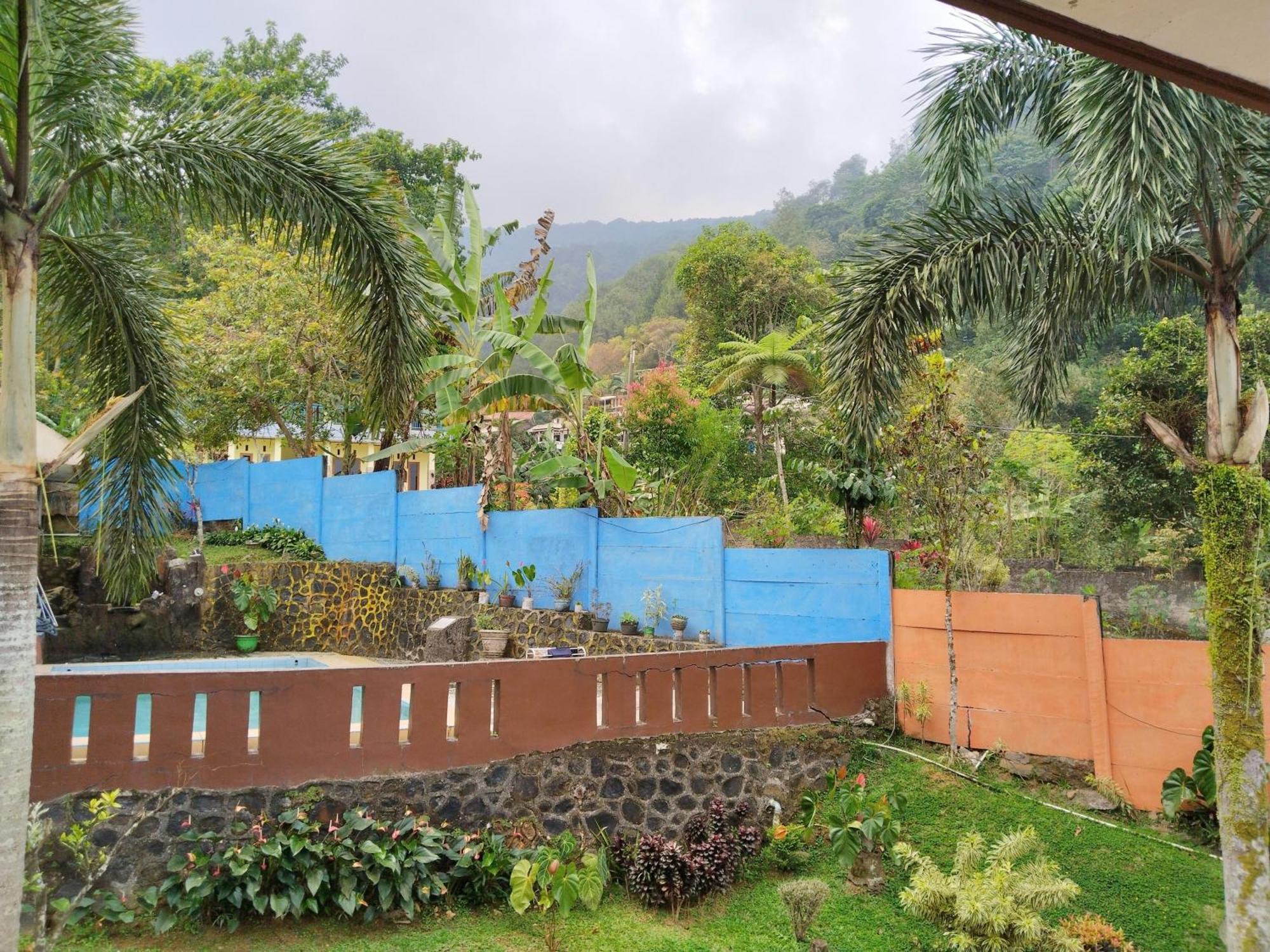 Villa Yustisia Curug 7 Cilember Cisarua Exterior foto